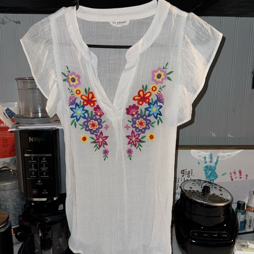 Blu pepper floral embroidered top. Size s never worn.